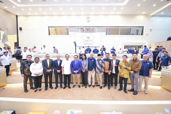 Cover Buletin Direktur Jenderal Prasarana Strategis (Dirjen PS) Ibu Maulidya Indah Junica menerima kunjungan Mr. Cristian Aedo, the World Bank’s Practice Manager for Education in East Asia and the Pacific